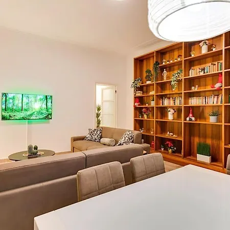 Relax - Historic Center With 3 Bedrooms And Free Ztl Pass מאנטובה